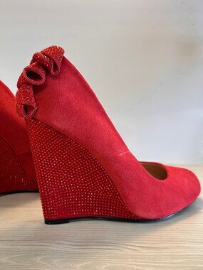 Betsey Johnson Red Suede Wedges Size 8.5M Rhinestone Bow Heels 4.5" NEW